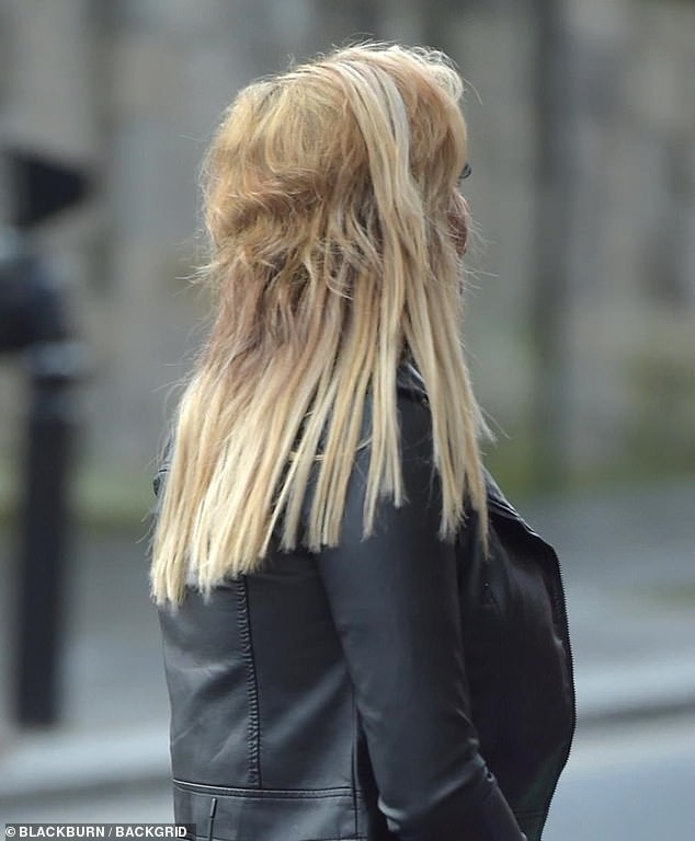 Mái tóc hỏng đáng sợ của Chloe Ferry - Ảnh 2.