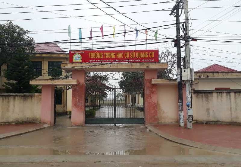 Vụ hiệu trưởng bị tố bóp cổ học sinh: Gia đình xin lỗi thầy, rút đơn tường trình - Ảnh 1. Vụ hiệu trưởng bị tố bóp cổ học sinh: Gia đình xin lỗi thầy, rút đơn tường trình - Ảnh 1.