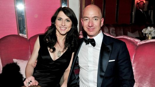 Cuộc hôn nhân đổ vỡ của CEO Jeff Bezos ảnh hưởng thế nào tới Amazon? - Ảnh 1. Cuộc hôn nhân đổ vỡ của CEO Jeff Bezos ảnh hưởng thế nào tới Amazon? - Ảnh 1.