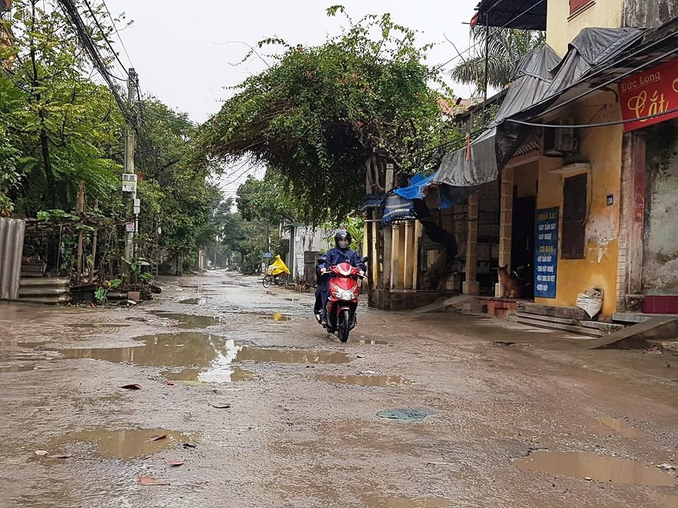 Ninh Bình: Người dân khốn khổ vì con đường “nát bét” giữa lòng thành phố! - Ảnh 9. Ninh Bình: Người dân khốn khổ vì con đường “nát bét” giữa lòng thành phố! - Ảnh 9.