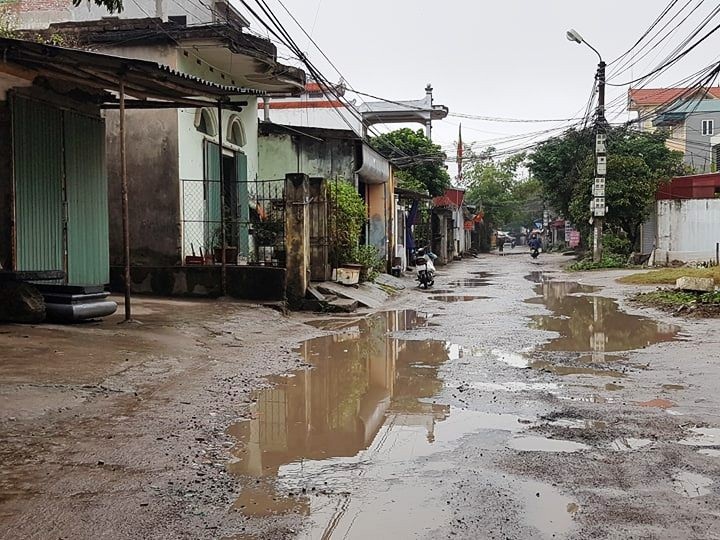 Ninh Bình: Người dân khốn khổ vì con đường “nát bét” giữa lòng thành phố! - Ảnh 2. Ninh Bình: Người dân khốn khổ vì con đường “nát bét” giữa lòng thành phố! - Ảnh 2.