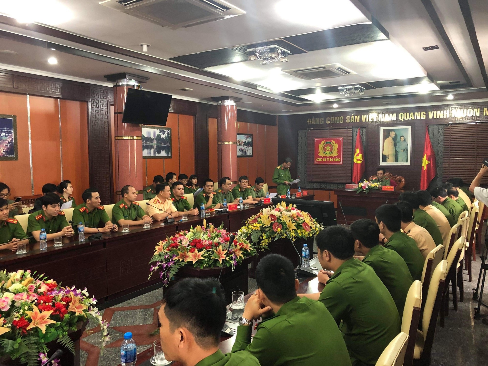 Giám đốc Công an Đà Nẵng: Kỷ luật ngay trưởng công an phường có thái độ không thể chấp nhận - Ảnh 1. Giám đốc Công an Đà Nẵng: Kỷ luật ngay trưởng công an phường có thái độ không thể chấp nhận - Ảnh 1.
