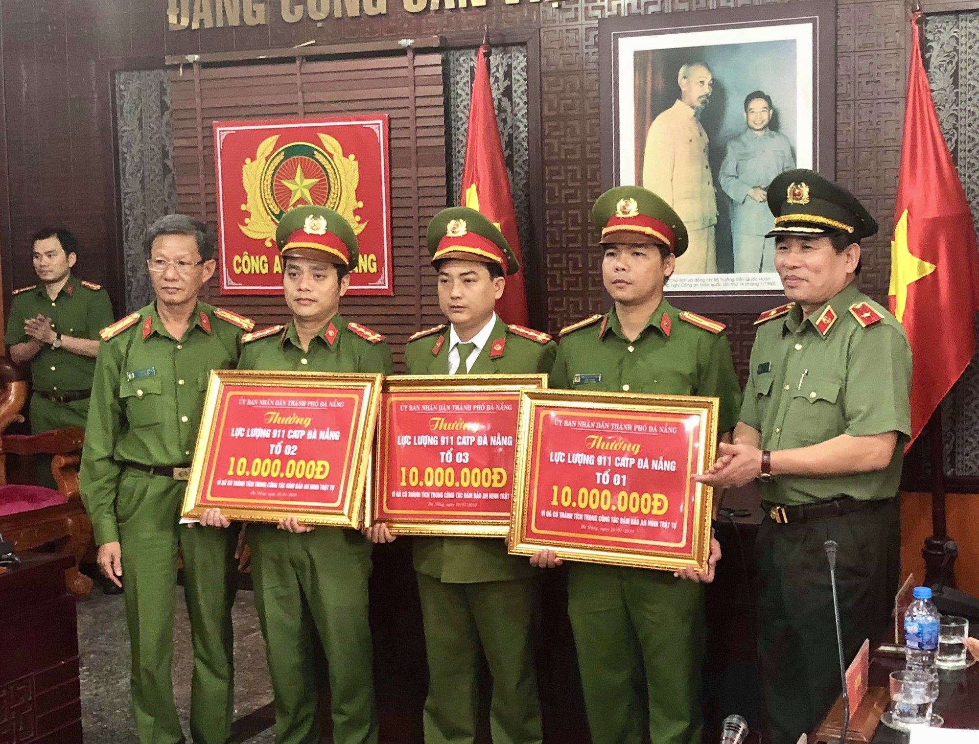 Lực lượng 911 - Công an Đà Nẵng phát hiện nhiều đối tượng cho vay nặng lãi, tàng trữ cỏ Mỹ, vũ khí - Ảnh 1. Lực lượng 911 - Công an Đà Nẵng phát hiện nhiều đối tượng cho vay nặng lãi, tàng trữ cỏ Mỹ, vũ khí - Ảnh 1.