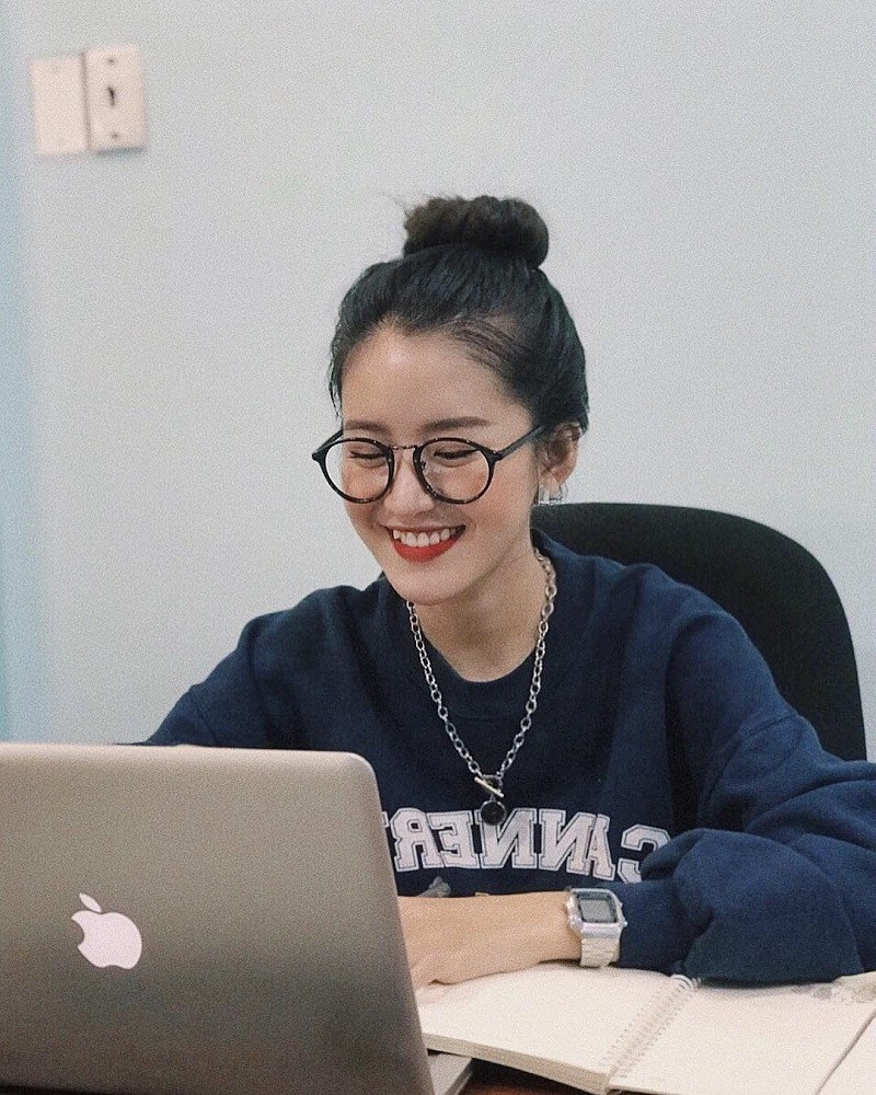 “Hot girl phụ bếp” đang được quan tâm trên mạng xã hội - Ảnh 10. “Hot girl phụ bếp” đang được quan tâm trên mạng xã hội - Ảnh 10.