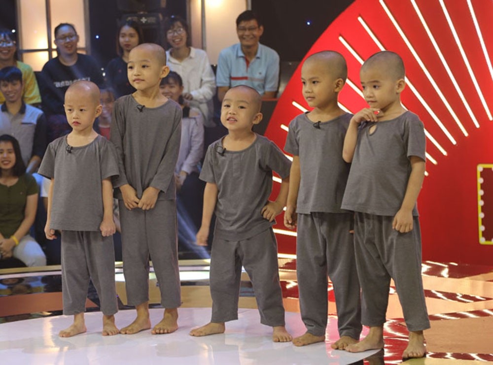 5 chú tiểu nhóm Bồng Lai “tái xuất” khiến Trường Giang, Trấn Thành “bấn loạn” - Ảnh 3. 5 chú tiểu nhóm Bồng Lai “tái xuất” khiến Trường Giang, Trấn Thành “bấn loạn” - Ảnh 3.