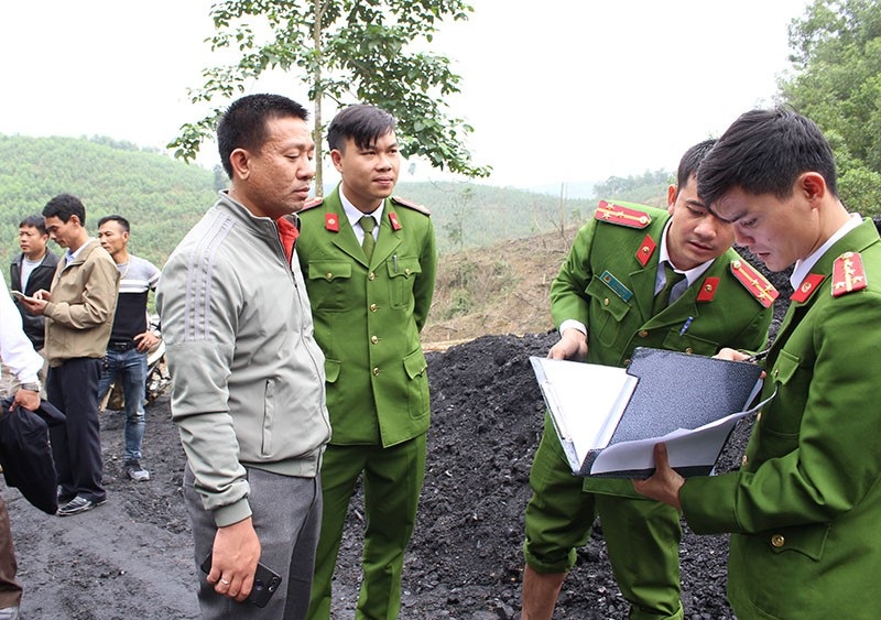 Chủ tịch Hà Tĩnh chỉ đạo xử lý ngay mỏ than thổ phỉ - Ảnh 5. Chủ tịch Hà Tĩnh chỉ đạo xử lý ngay mỏ than thổ phỉ - Ảnh 5.