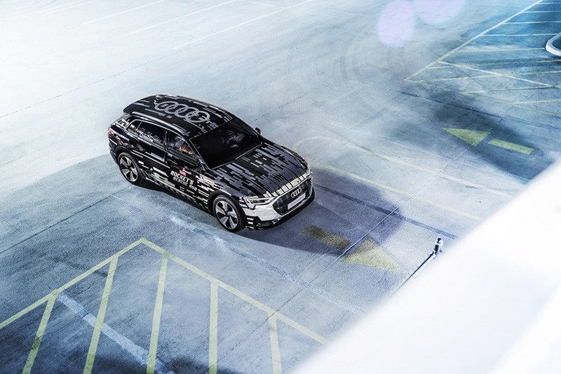 Công nghệ VR của Audi đồng bộ thực tế ảo với chuyển động của xe - Ảnh 6. Công nghệ VR của Audi đồng bộ thực tế ảo với chuyển động của xe - Ảnh 6.