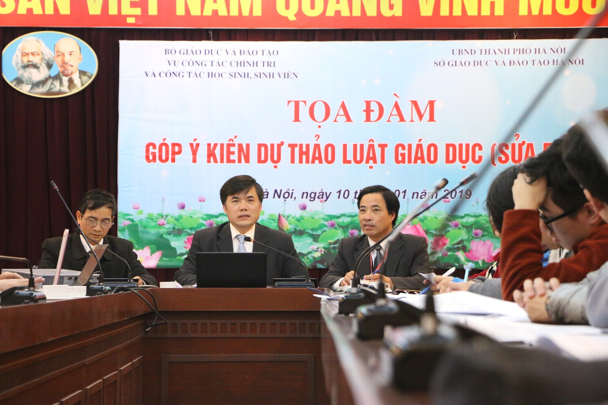 Học sinh đề xuất tư nhân hóa trường chuyên - Ảnh 1. Học sinh đề xuất tư nhân hóa trường chuyên - Ảnh 1.