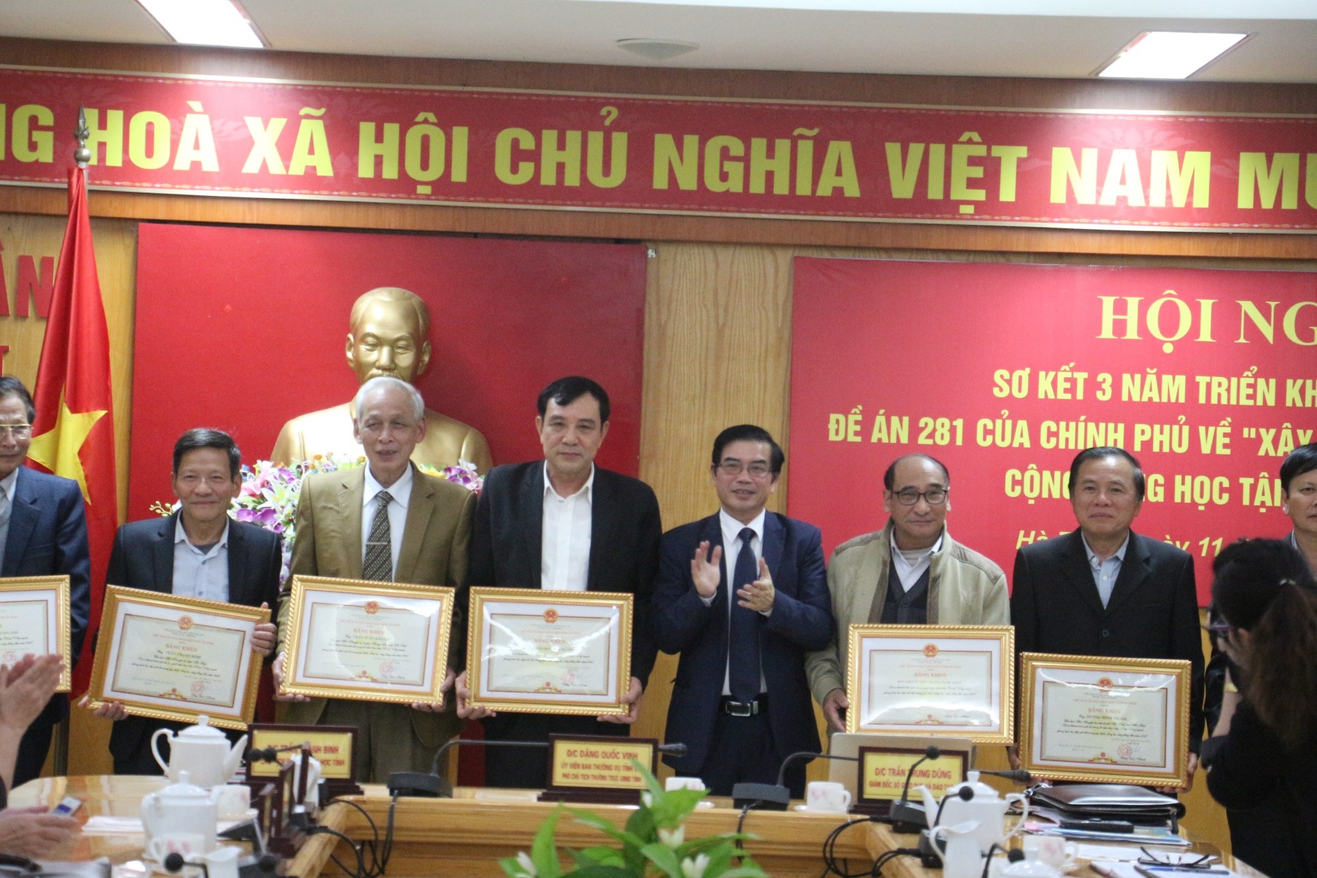Khuyến học, khuyến tài tác động lớn đến sự phát triển kinh tế - xã hội - Ảnh 7. Khuyến học, khuyến tài tác động lớn đến sự phát triển kinh tế - xã hội - Ảnh 7.
