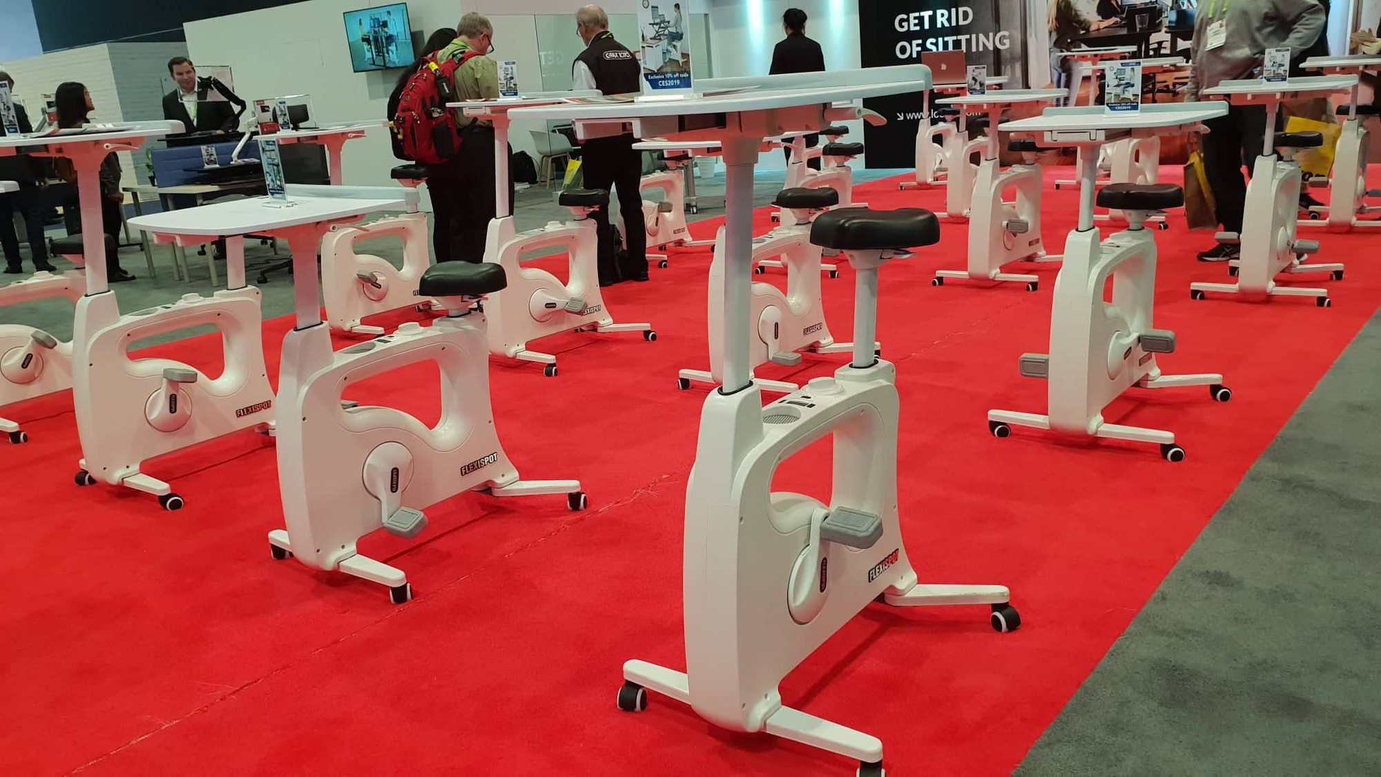 Độc đáo thiết bị giúp vừa làm việc, vừa tập thể dục trình làng tại CES 2019 - Ảnh 3. Độc đáo thiết bị giúp vừa làm việc, vừa tập thể dục trình làng tại CES 2019 - Ảnh 3.
