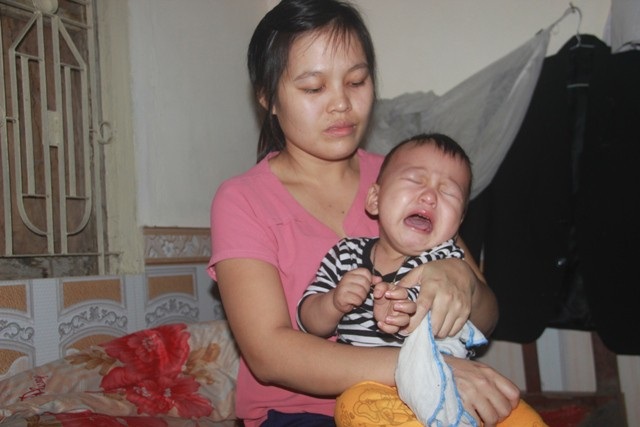 Tiếng khóc xé lòng của bé trai 15 tháng tuổi đã sớm mắc bệnh u gan - Ảnh 2. Tiếng khóc xé lòng của bé trai 15 tháng tuổi đã sớm mắc bệnh u gan - Ảnh 2.