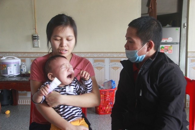 Tiếng khóc xé lòng của bé trai 15 tháng tuổi đã sớm mắc bệnh u gan - Ảnh 10. Tiếng khóc xé lòng của bé trai 15 tháng tuổi đã sớm mắc bệnh u gan - Ảnh 10.