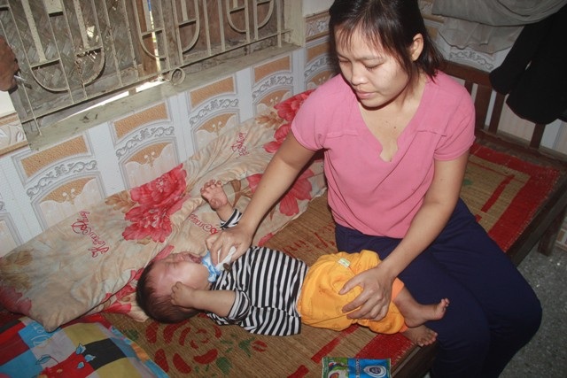 Tiếng khóc xé lòng của bé trai 15 tháng tuổi đã sớm mắc bệnh u gan - Ảnh 8. Tiếng khóc xé lòng của bé trai 15 tháng tuổi đã sớm mắc bệnh u gan - Ảnh 8.