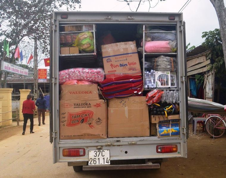 “Chợ di động” mưu sinh giữa đại ngàn biên giới - Ảnh 1. “Chợ di động” mưu sinh giữa đại ngàn biên giới - Ảnh 1.
