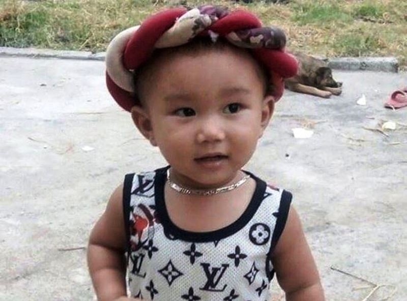 Cháu bé 2 tuổi hát “Mưa chiều miền Trung” đốn tim cộng đồng mạng - Ảnh 2. Cháu bé 2 tuổi hát “Mưa chiều miền Trung” đốn tim cộng đồng mạng - Ảnh 2.