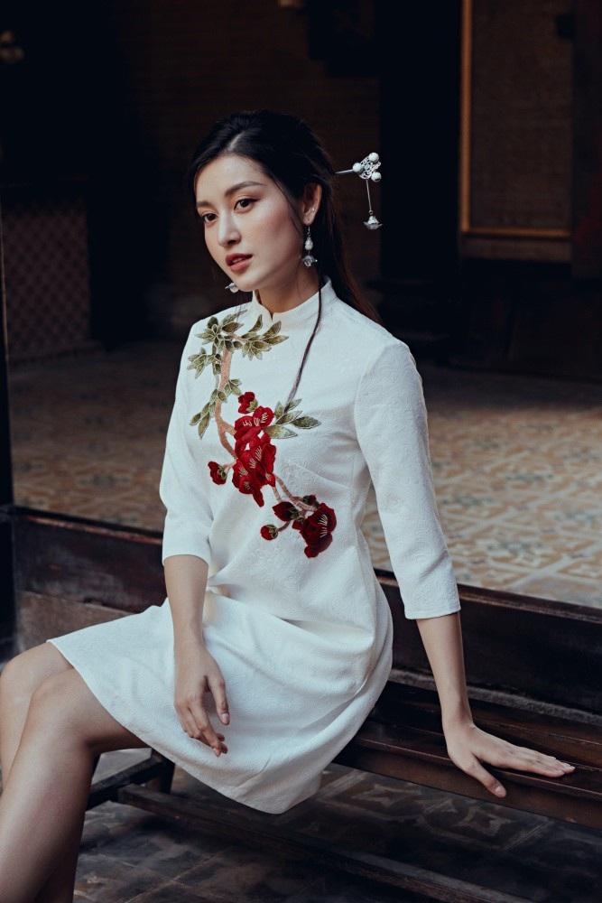 Á hậu Huyền My tự tin làm mẫu sau sự cố đứt gót giầy trên sàn diễn - Ảnh 16. Á hậu Huyền My tự tin làm mẫu sau sự cố đứt gót giầy trên sàn diễn - Ảnh 16.