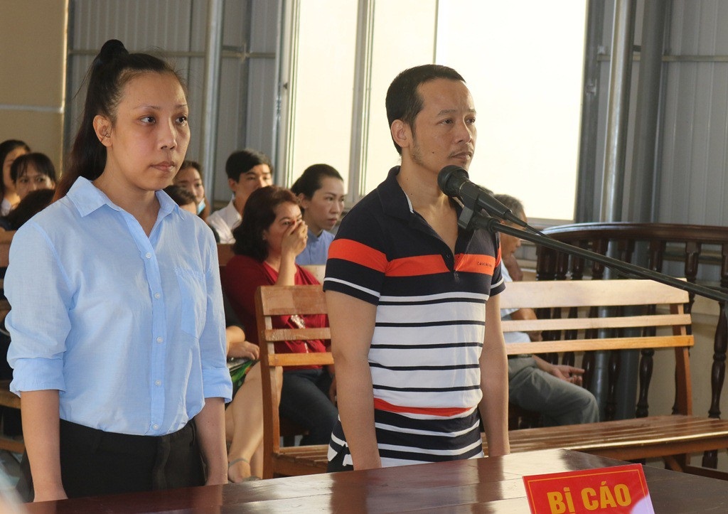 Nữ nhà báo nhận tiền, hứa gỡ bài đã đăng bị tuyên phạt 4 năm tù - Ảnh 1. Nữ nhà báo nhận tiền, hứa gỡ bài đã đăng bị tuyên phạt 4 năm tù - Ảnh 1.