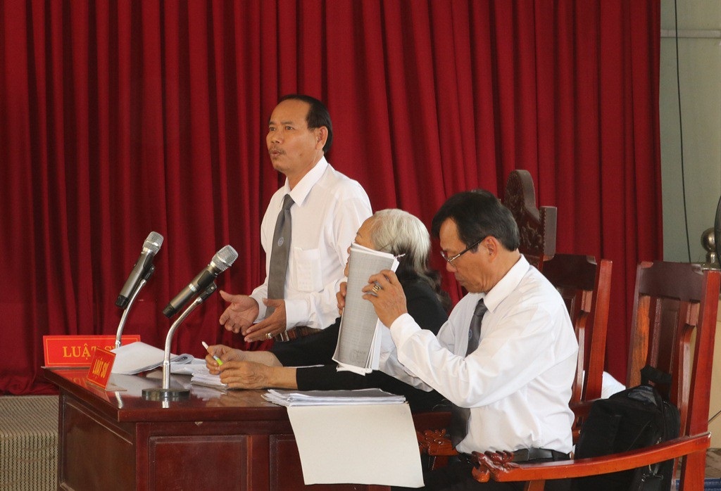 Nữ nhà báo nhận tiền, hứa gỡ bài đã đăng bị tuyên phạt 4 năm tù - Ảnh 2. Nữ nhà báo nhận tiền, hứa gỡ bài đã đăng bị tuyên phạt 4 năm tù - Ảnh 2.