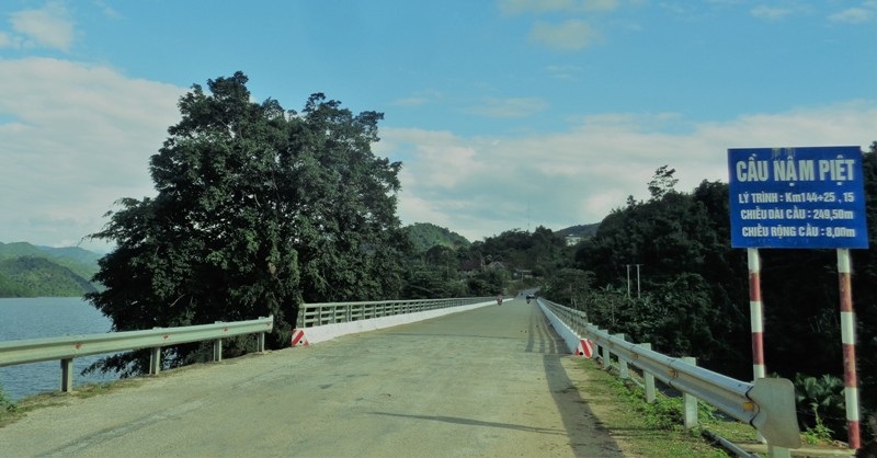 “Chợ di động” mưu sinh giữa đại ngàn biên giới - Ảnh 6. “Chợ di động” mưu sinh giữa đại ngàn biên giới - Ảnh 6.