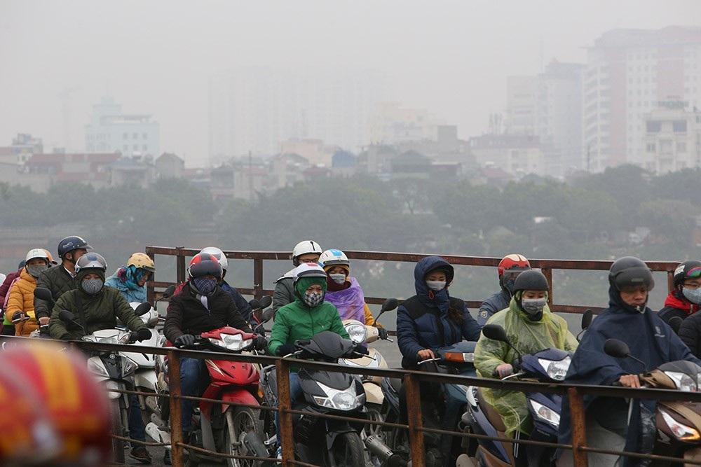 Hà Nội: Sông Hồng xuất hiện nhiều củi rác trôi dạt - Ảnh 7.