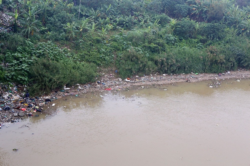 Hà Nội: Sông Hồng xuất hiện nhiều củi rác trôi dạt - Ảnh 9.