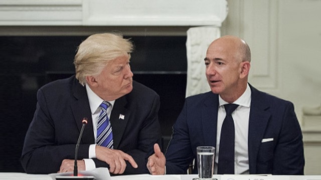 Ông Trump bị nghi liên quan tới vụ phanh phui chuyện ngoại tình của tỷ phú Amazon - Ảnh 2. Ông Trump bị nghi liên quan tới vụ phanh phui chuyện ngoại tình của tỷ phú Amazon - Ảnh 2.