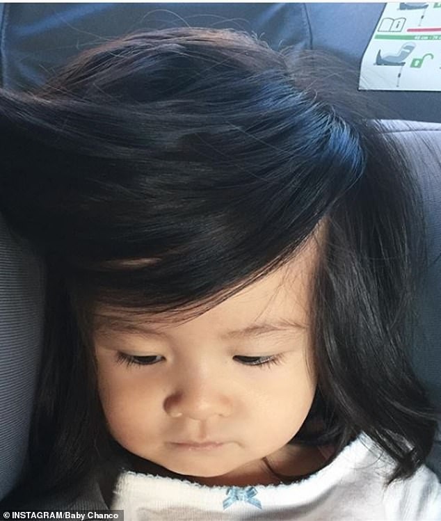 Em bé một tuổi có mái tóc bồng bềnh trở thành... gương mặt quảng cáo gây sốt - Ảnh 10. Em bé một tuổi có mái tóc bồng bềnh trở thành... gương mặt quảng cáo gây sốt - Ảnh 10.