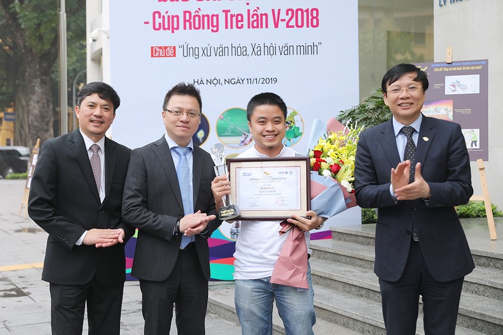 “Nóng” vấn đề văn hoá ứng xử trên mạng xã hội trong tranh biếm họa - Ảnh 1.