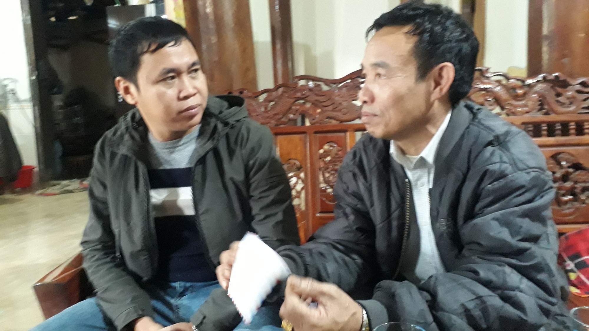 Quản lý thị trường bị tố lấy tiền thầy lang: Tạm giữ 3 cán bộ, triệu tập tổ trưởng tổ công tác - Ảnh 2. Quản lý thị trường bị tố lấy tiền thầy lang: Tạm giữ 3 cán bộ, triệu tập tổ trưởng tổ công tác - Ảnh 2.