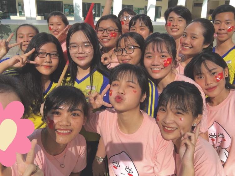 Cô giáo 9X dạy Văn bằng âm nhạc khiến học trò mê mẩn - Ảnh 1. Cô giáo 9X dạy Văn bằng âm nhạc khiến học trò mê mẩn - Ảnh 1.