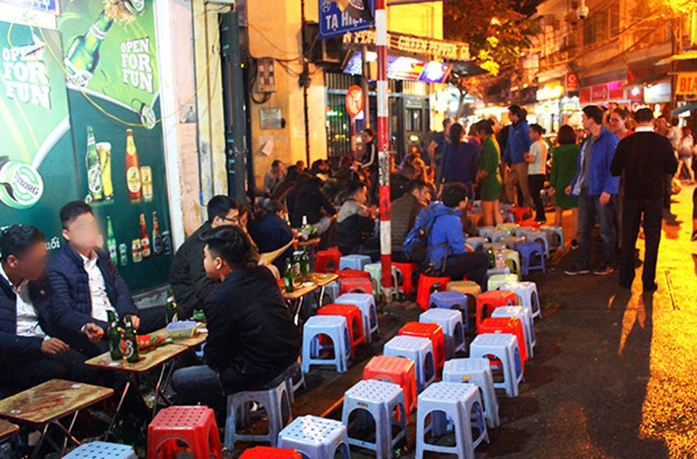 Hà Nội: Cấp phép thí điểm kinh doanh trên vỉa hè phố cổ - Ảnh 1. Hà Nội: Cấp phép thí điểm kinh doanh trên vỉa hè phố cổ - Ảnh 1.
