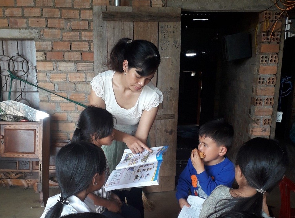 Lớp tiếng Anh miễn phí cho học sinh vùng cao của cô giáo M’Nông - Ảnh 3. Lớp tiếng Anh miễn phí cho học sinh vùng cao của cô giáo M’Nông - Ảnh 3.
