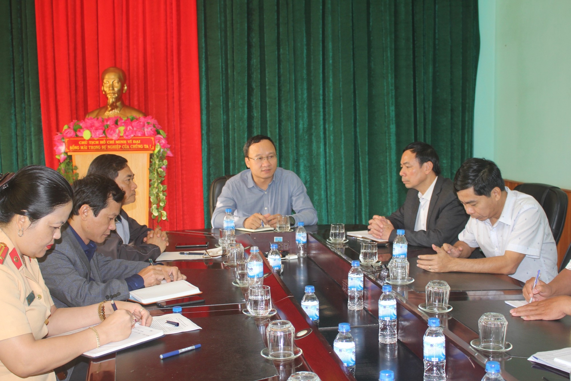 Vụ tai nạn 3 chị em tử vong: Họp khẩn tìm nguyên nhân xe tải gãy trục - Ảnh 2. Vụ tai nạn 3 chị em tử vong: Họp khẩn tìm nguyên nhân xe tải gãy trục - Ảnh 2.