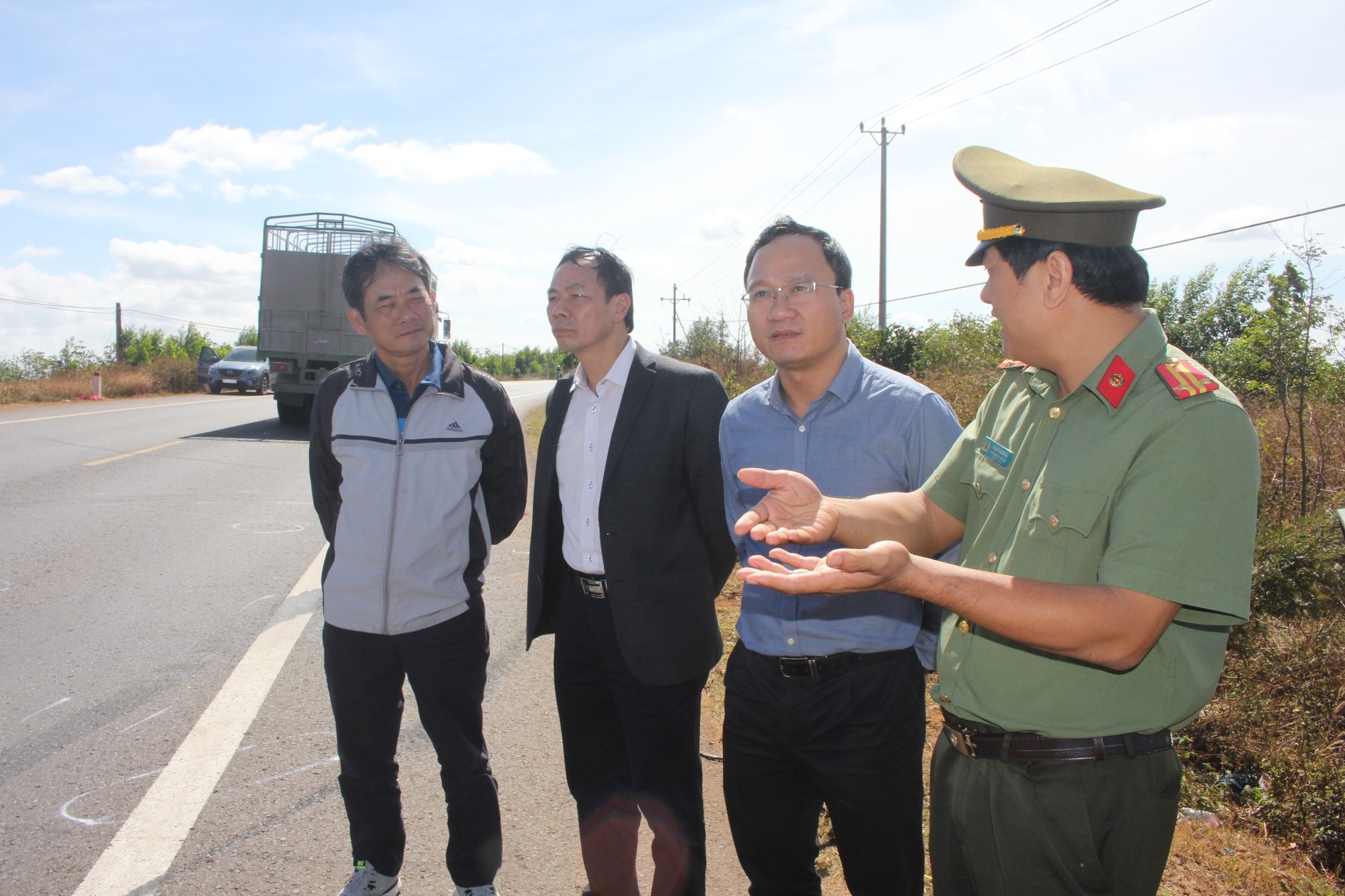 Vụ tai nạn 3 chị em tử vong: Họp khẩn tìm nguyên nhân xe tải gãy trục - Ảnh 3. Vụ tai nạn 3 chị em tử vong: Họp khẩn tìm nguyên nhân xe tải gãy trục - Ảnh 3.