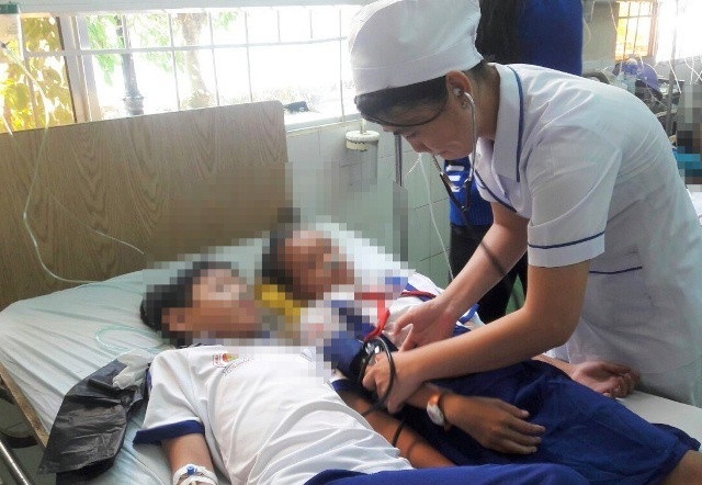 Vụ học sinh nhập viện sau khi súc miệng: Do cán bộ hướng dẫn chưa sát - Ảnh 1. Vụ học sinh nhập viện sau khi súc miệng: Do cán bộ hướng dẫn chưa sát - Ảnh 1.