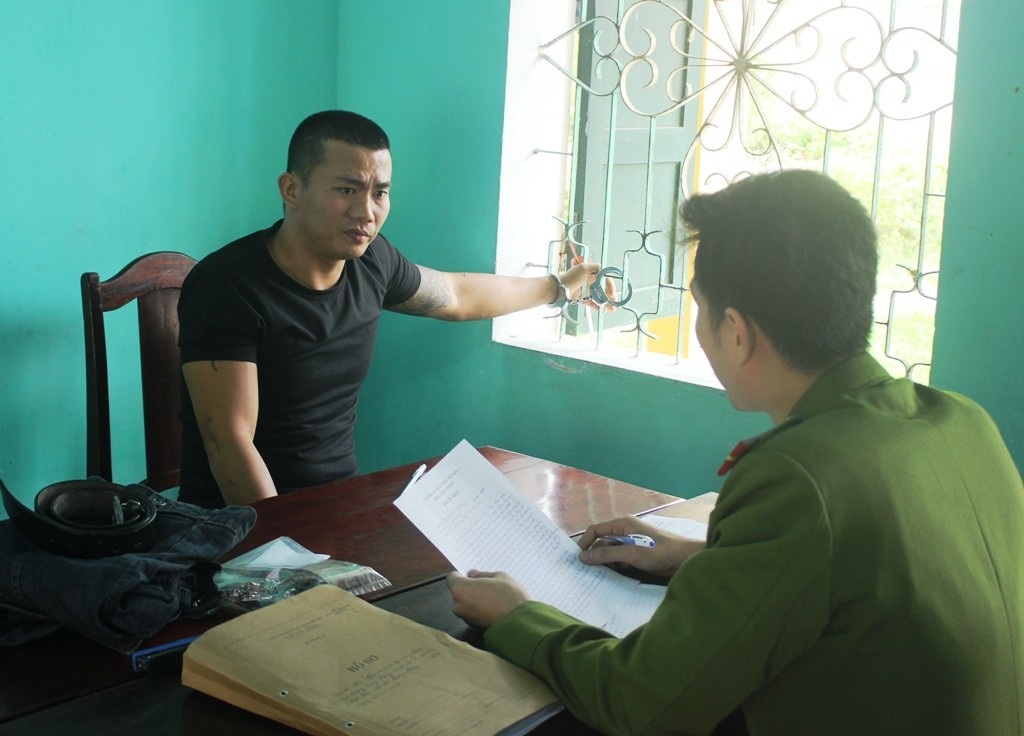 Khởi tố 9 đối tượng thuộc các băng nhóm đòi nợ thuê tại Huế - Ảnh 1. Khởi tố 9 đối tượng thuộc các băng nhóm đòi nợ thuê tại Huế - Ảnh 1.