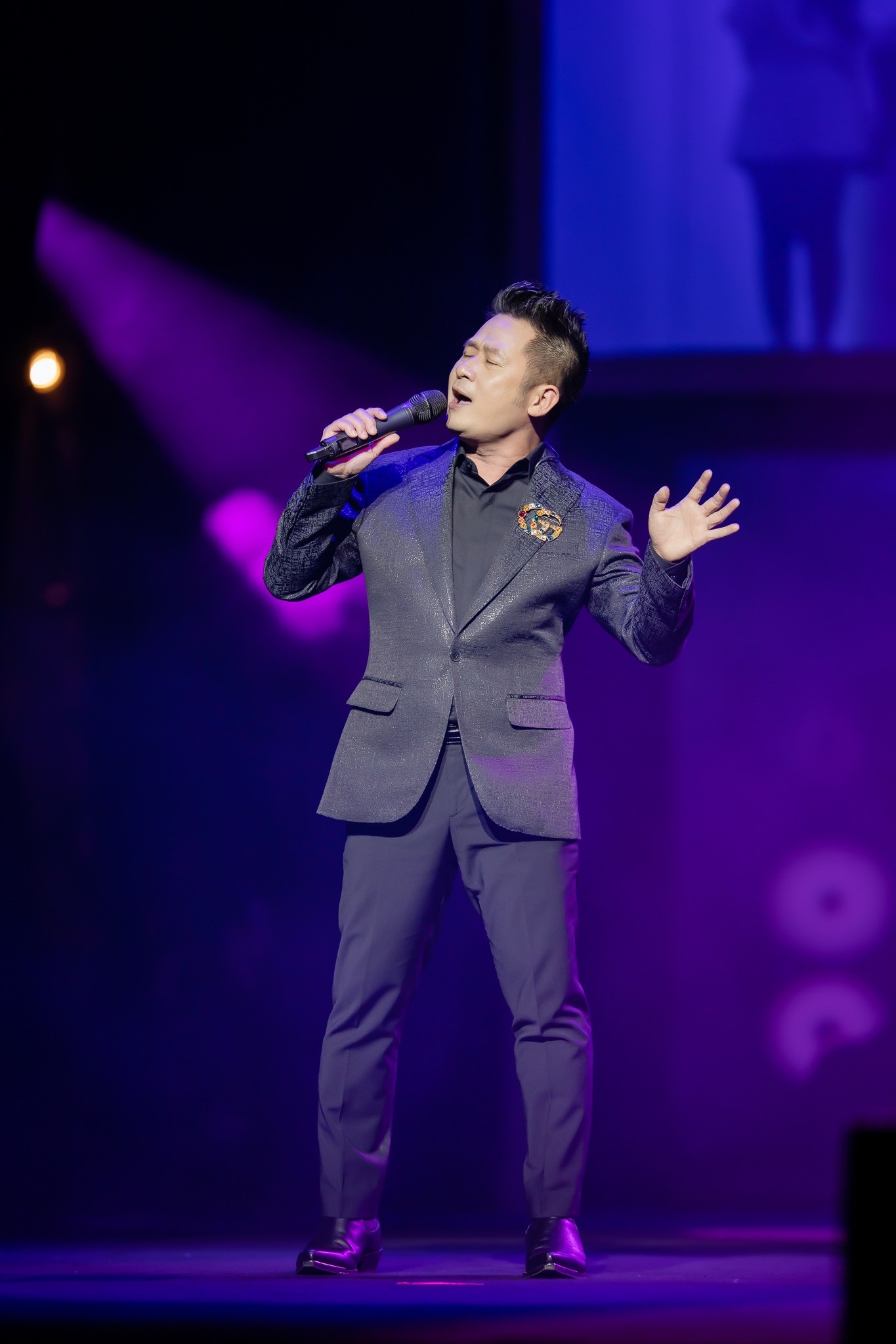 Hương Tràm bật khóc nức nở trong liveshow đầu đời - Ảnh 6. Hương Tràm bật khóc nức nở trong liveshow đầu đời - Ảnh 6.