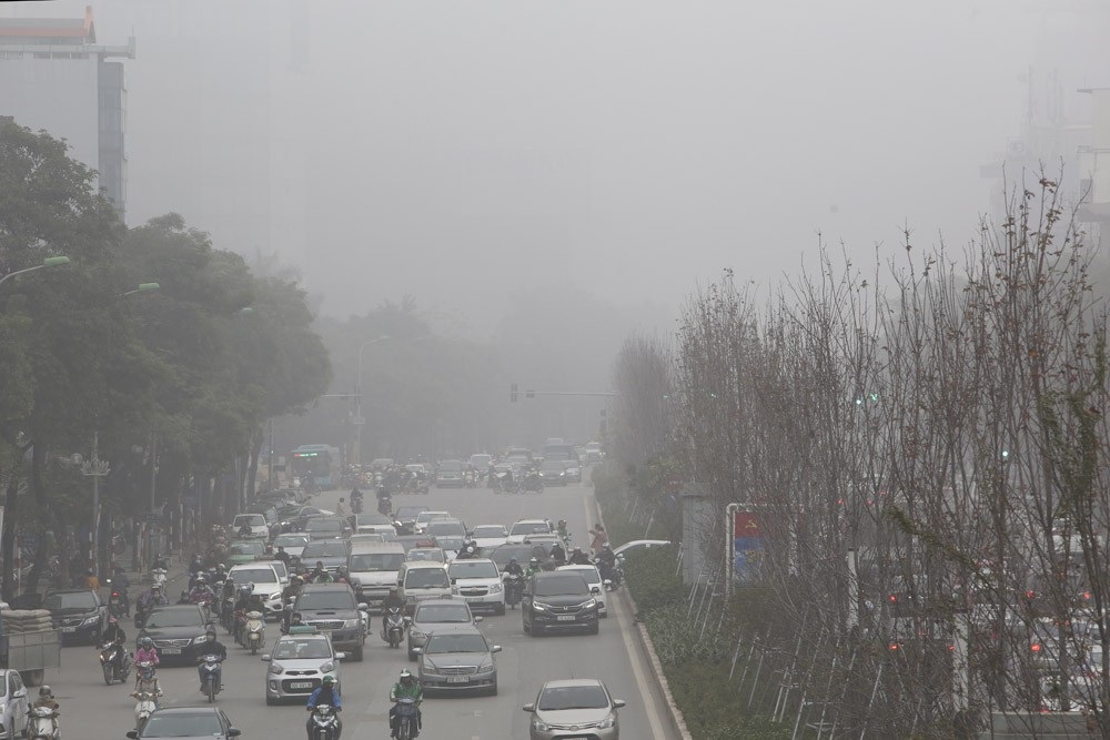 Hình ảnh sương mù đặc quánh bao trùm Hà Nội sáng 12/1 - Ảnh 12. Hình ảnh sương mù đặc quánh bao trùm Hà Nội sáng 12/1 - Ảnh 12.
