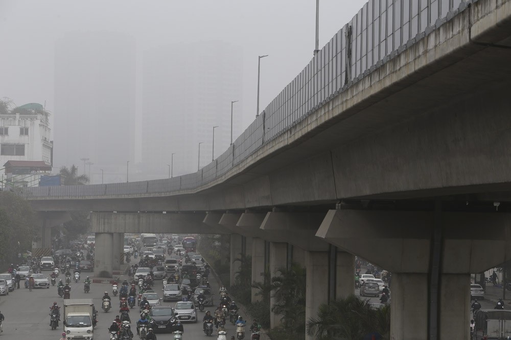 Hình ảnh sương mù đặc quánh bao trùm Hà Nội sáng 12/1 - Ảnh 15. Hình ảnh sương mù đặc quánh bao trùm Hà Nội sáng 12/1 - Ảnh 15.