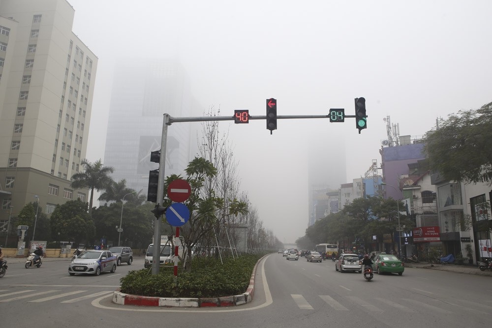 Hình ảnh sương mù đặc quánh bao trùm Hà Nội sáng 12/1 - Ảnh 16. Hình ảnh sương mù đặc quánh bao trùm Hà Nội sáng 12/1 - Ảnh 16.
