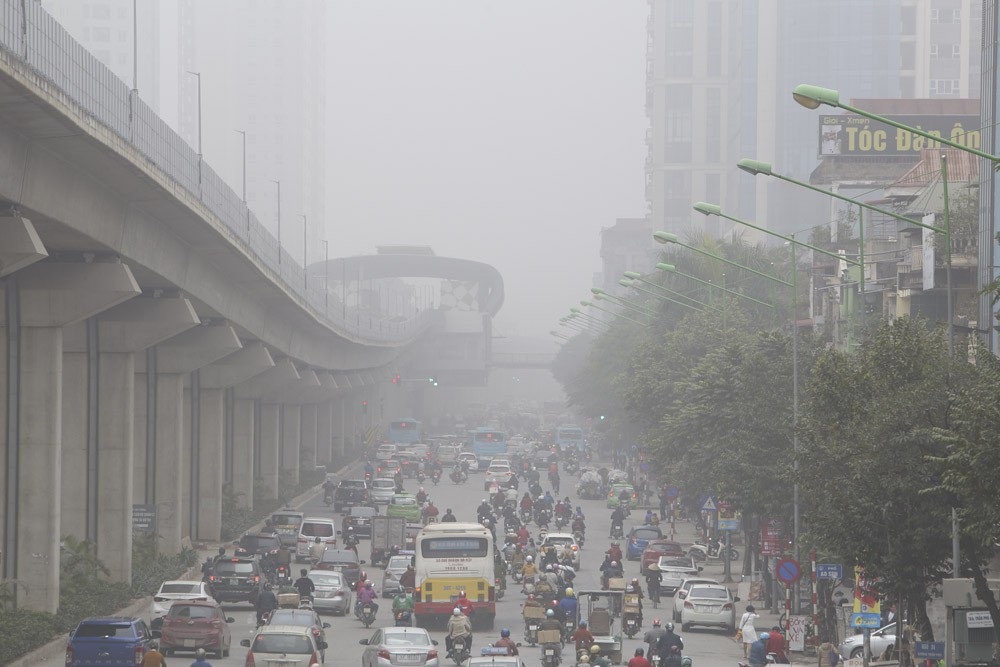 Hình ảnh sương mù đặc quánh bao trùm Hà Nội sáng 12/1 - Ảnh 18. Hình ảnh sương mù đặc quánh bao trùm Hà Nội sáng 12/1 - Ảnh 18.