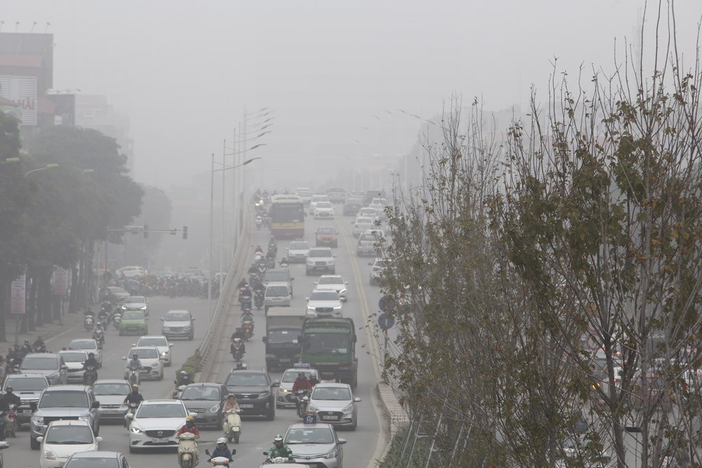 Hình ảnh sương mù đặc quánh bao trùm Hà Nội sáng 12/1 - Ảnh 2. Hình ảnh sương mù đặc quánh bao trùm Hà Nội sáng 12/1 - Ảnh 2.