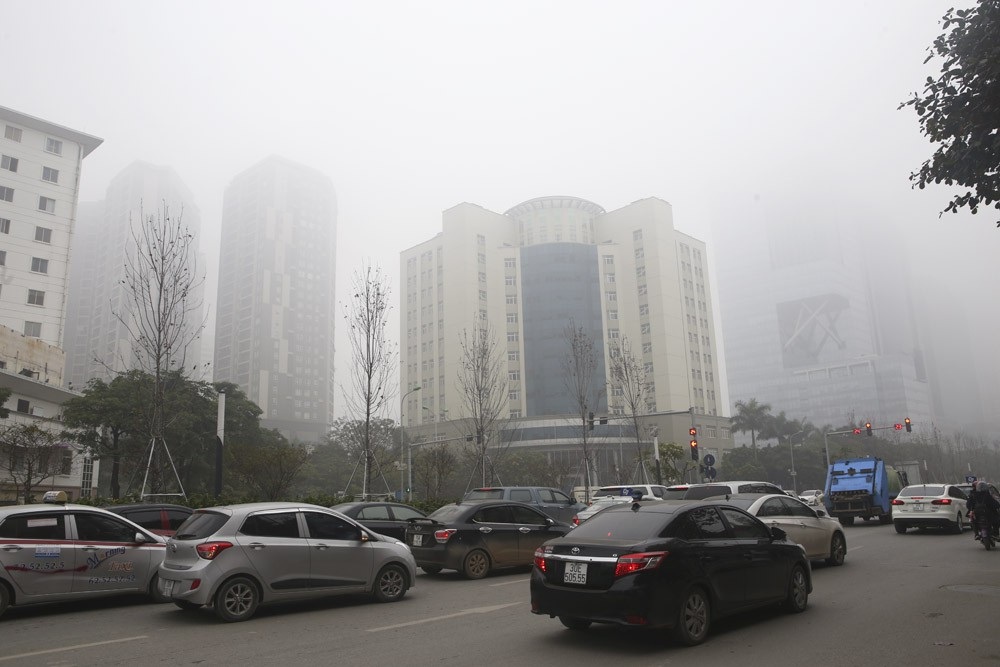 Hình ảnh sương mù đặc quánh bao trùm Hà Nội sáng 12/1 - Ảnh 3. Hình ảnh sương mù đặc quánh bao trùm Hà Nội sáng 12/1 - Ảnh 3.