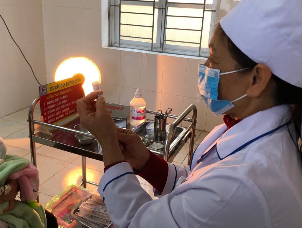 Bé gái tử vong sau tiêm vắc xin được phát hiện khi người đã lạnh, chảy máu mũi - Ảnh 1. Bé gái tử vong sau tiêm vắc xin được phát hiện khi người đã lạnh, chảy máu mũi - Ảnh 1.