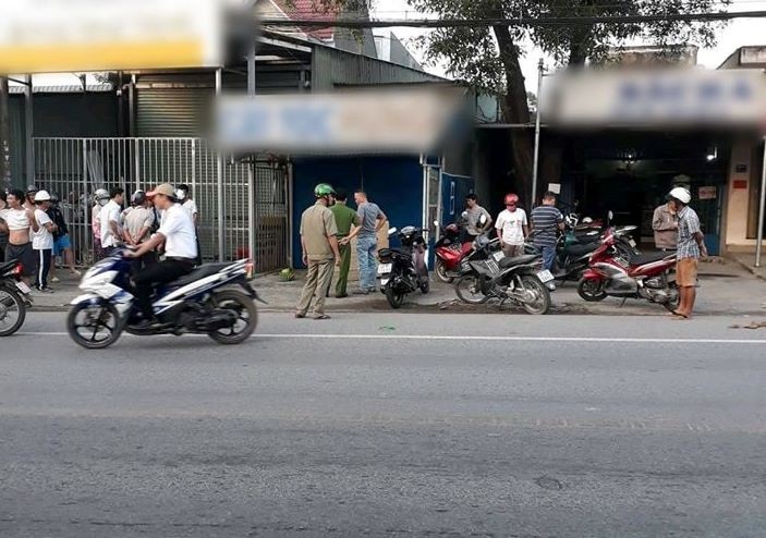 Nam thanh niên gục chết trên xe máy, nghi do sốc ma túy - Ảnh 1.