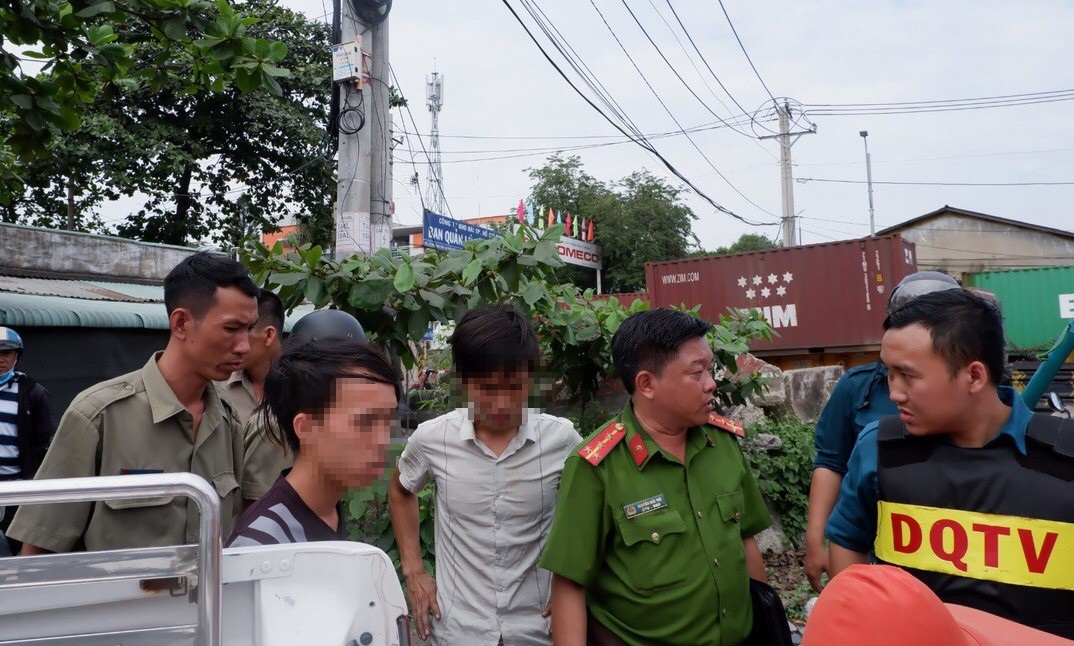TPHCM: Kinh hoàng tài xế container dùng 3 loại ma túy, phóng như bay trên xa lộ - Ảnh 9. TPHCM: Kinh hoàng tài xế container dùng 3 loại ma túy, phóng như bay trên xa lộ - Ảnh 9.