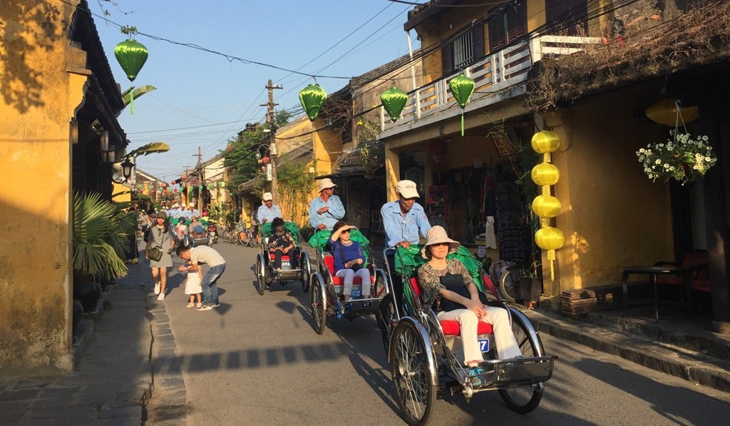 Vì sao khách Hàn “đổ xô” tới thăm Việt Nam ngày một nhiều? - Ảnh 2. Vì sao khách Hàn “đổ xô” tới thăm Việt Nam ngày một nhiều? - Ảnh 2.