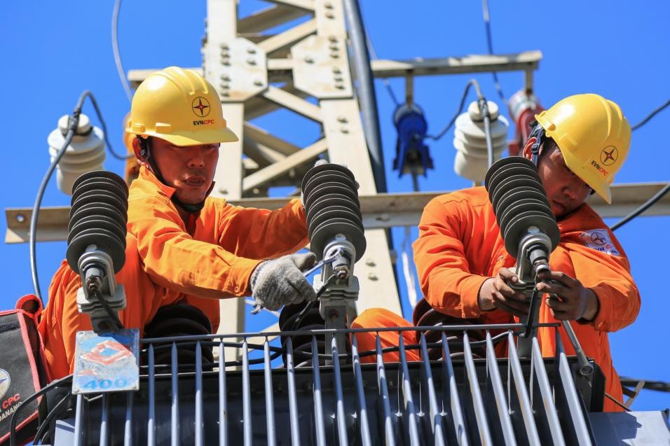 Gần 100% số hộ dân ở miền Trung có điện lưới Quốc gia - Ảnh 2. Gần 100% số hộ dân ở miền Trung có điện lưới Quốc gia - Ảnh 2.