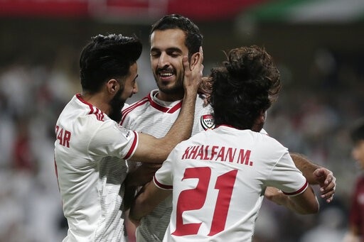 UAE 1-1 Thái Lan: Dắt tay nhau đi tiếp - Ảnh 8. UAE 1-1 Thái Lan: Dắt tay nhau đi tiếp - Ảnh 8.