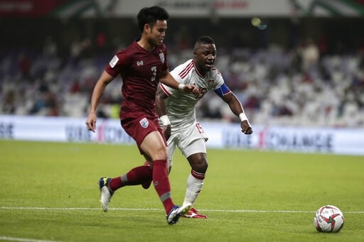 UAE 1-1 Thái Lan: Dắt tay nhau đi tiếp - Ảnh 7. UAE 1-1 Thái Lan: Dắt tay nhau đi tiếp - Ảnh 7.